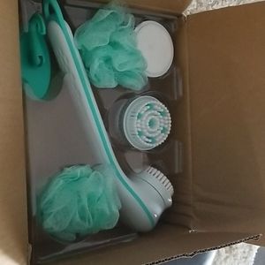NWT Spinning Spa Brush Kit